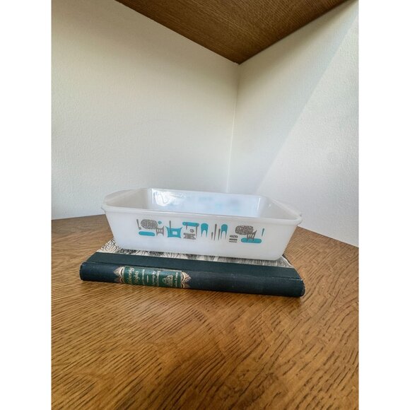 Vintage Fire King Atomic Blue Heaven Loaf Pan 5.5" X 10.5" X 2.5" White Glass - Picture 4 of 9